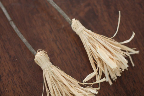 Raffia_Ribbon_Broomstick_Placecards6