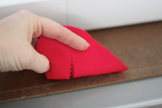 Felt_Candy_Heart_Pocket2