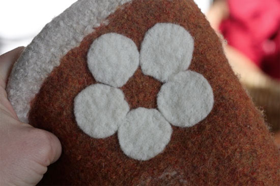 Felted_Flower_Embellishment3