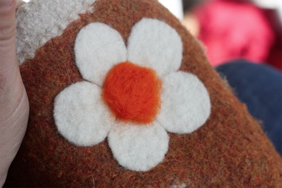 Felted_Flower_Embellishment4