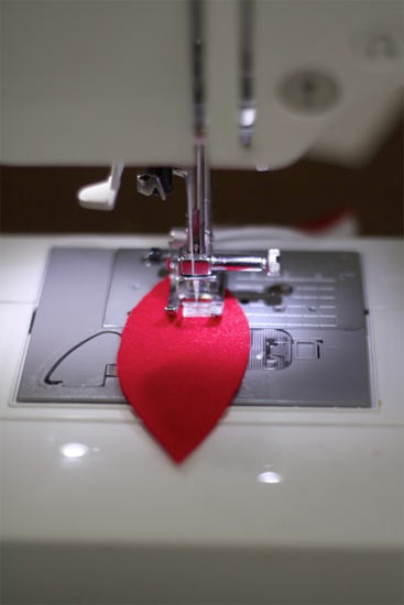 Valentine_Petal_Garland3