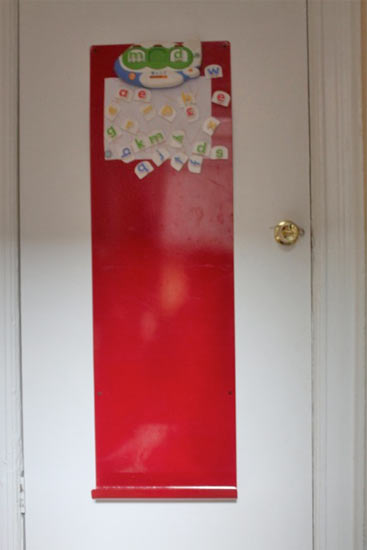 DIY_Chalkboard_Paint_Magnet_Board3