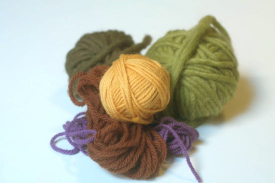 DIY_Easy_Peasy_Pom_Poms2