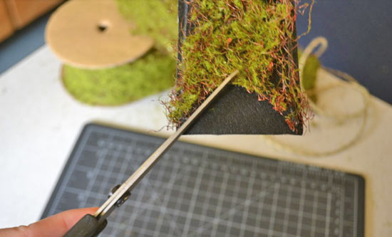 DIY_Moss_Pennant_Banner7