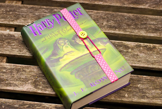Ribbon-and-Button-Bookmark