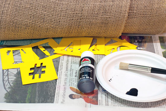 DIY_Printed_Burlap_Table_Runner1