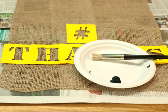 DIY_Printed_Burlap_Table_Runner3
