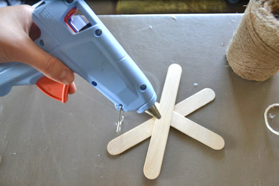 Popsicle_Stick_String_Spider_Webs3