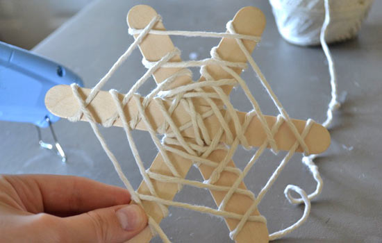 Popsicle_Stick_String_Spider_Webs7