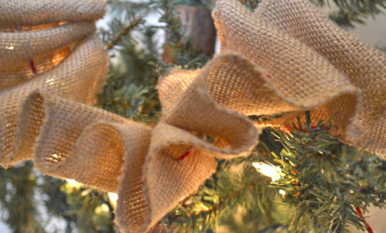 DIY_Rustic_Ruffled_Burlap_Garland