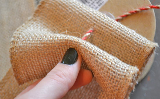 DIY_Rustic_Ruffled_Burlap_Garland5
