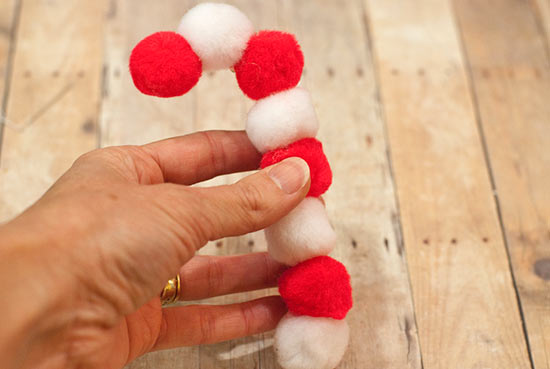 Easy_Pom_Pom_Ornaments8