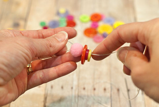 Button_and_Pom_Pom_Bracelet3