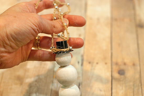 Beaded_Snowman_Ornament_Tutorial9