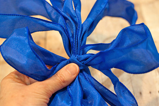 Make_Your_Own_Pew_Bows11