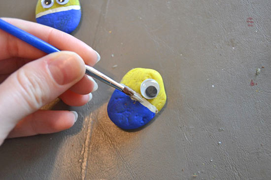 Mini_Minion_Painted_Rocks5