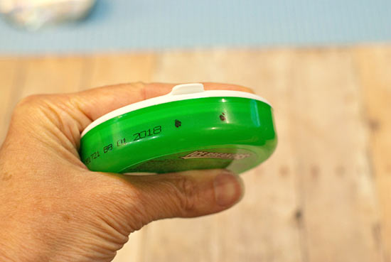 mint_container_earbud_holder3