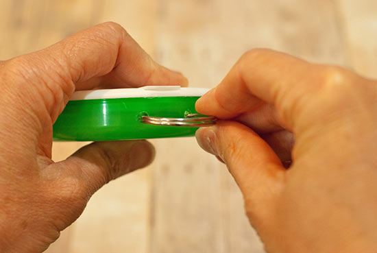 mint_container_earbud_holder5