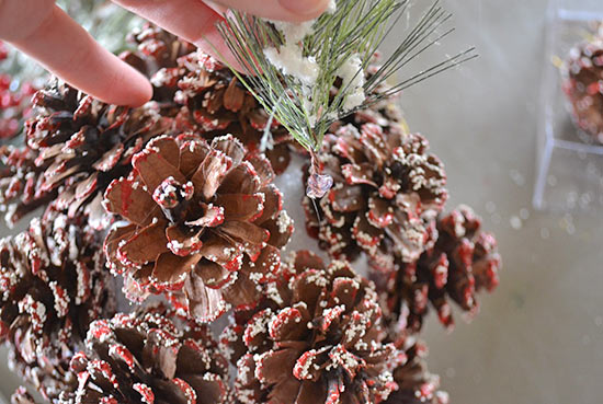 Pinecone_Kissing_Ball_Tutorial11