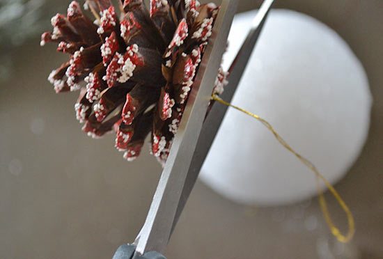 Pinecone_Kissing_Ball_Tutorial6