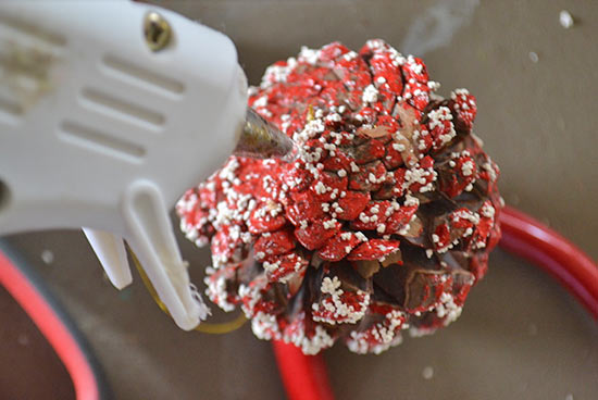 Pinecone_Kissing_Ball_Tutorial7