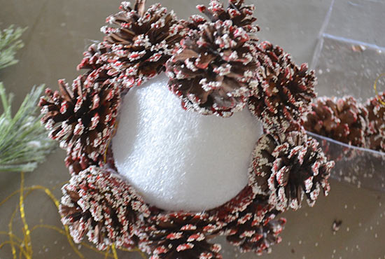 Pinecone_Kissing_Ball_Tutorial9