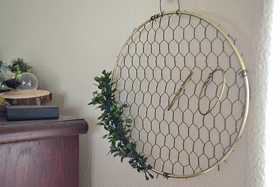 DIY_Chicken_Wire_Frame_Display6