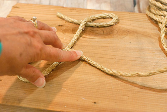 Rustic_Wood_Rope_Sign_Tutorial3