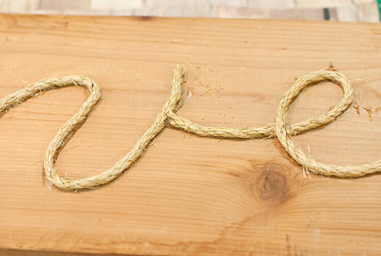 Rustic_Wood_Rope_Sign_Tutorial4