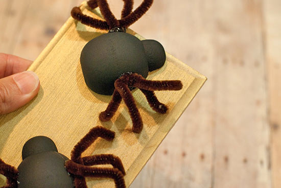 Faux_Taxidermy_Spider_Plaque_Tutorial8