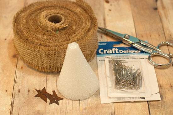 Rustic_Burlap_Christmas_Tree1