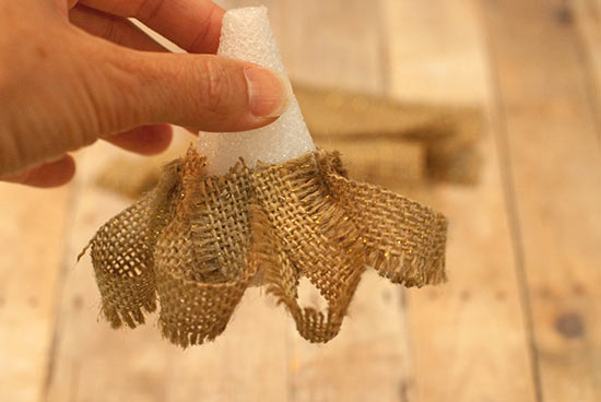 Rustic_Burlap_Christmas_Tree3