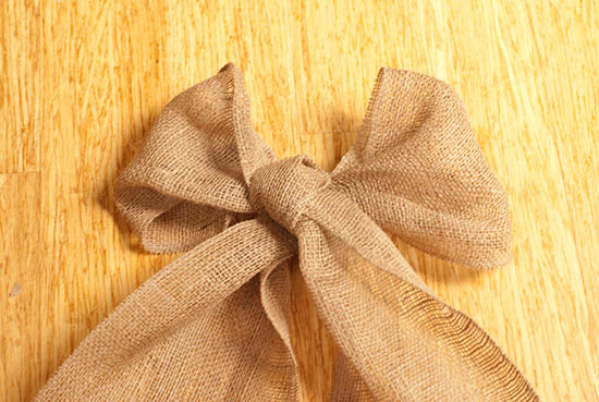 Burlap_Pinecone_Hanger_Tutorial2