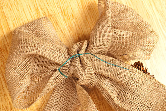 Burlap_Pinecone_Hanger_Tutorial4