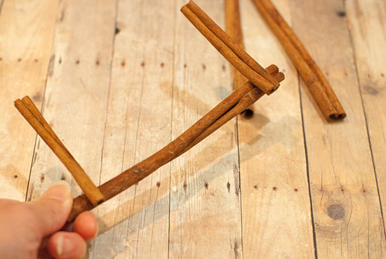 Cinnamon_Stick_Manger_Ornament3