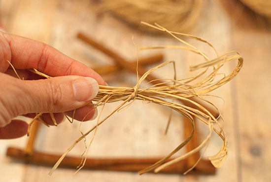 Cinnamon_Stick_Manger_Ornament5