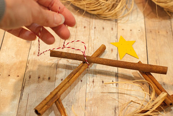 Cinnamon_Stick_Manger_Ornament7
