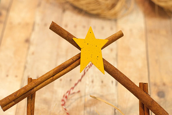 Cinnamon_Stick_Manger_Ornament8