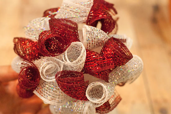 Deco_Mesh_Valentines_Topiary6