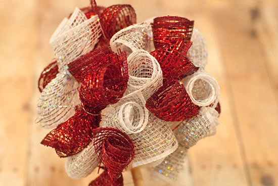 Deco_Mesh_Valentines_Topiary8