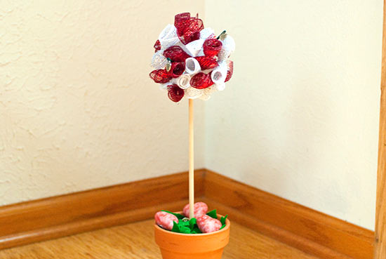 Deco_Mesh_Valentines_Topiary_last