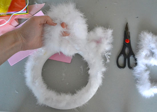 Fuzzy_Easter_Bunny_Wreath_Tutorial10