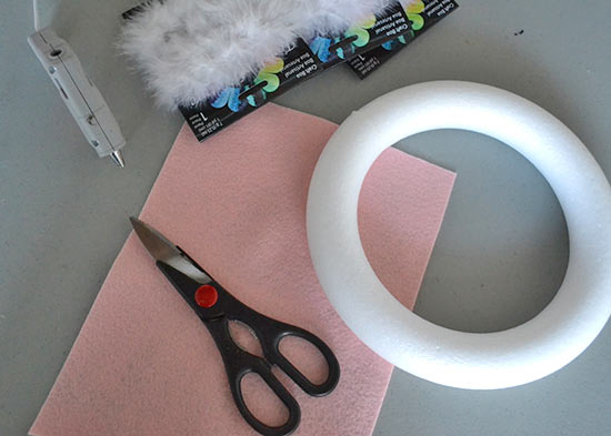 Fuzzy_Easter_Bunny_Wreath_Tutorial2