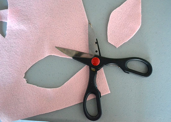 Fuzzy_Easter_Bunny_Wreath_Tutorial3
