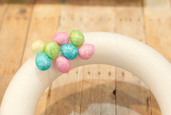 DIY_Easter_Egg_Wreath_Tutorial2
