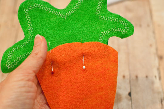 DIY_Felt_Easter_Carrot_Treat_Holder7