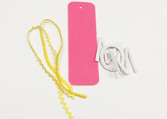 DIY_Felt_Bookmarks1