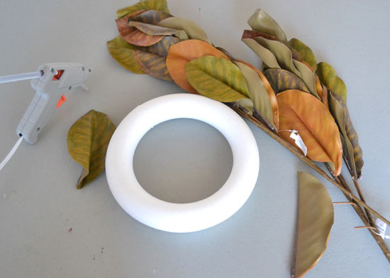 DIY_Magnolia_Wreath2