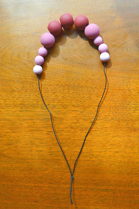DIY_Ombre_Wooden_Bead_Necklace6