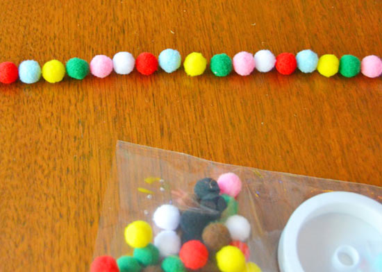 DIY_Pom_Pom_Garland_Tutorial3
